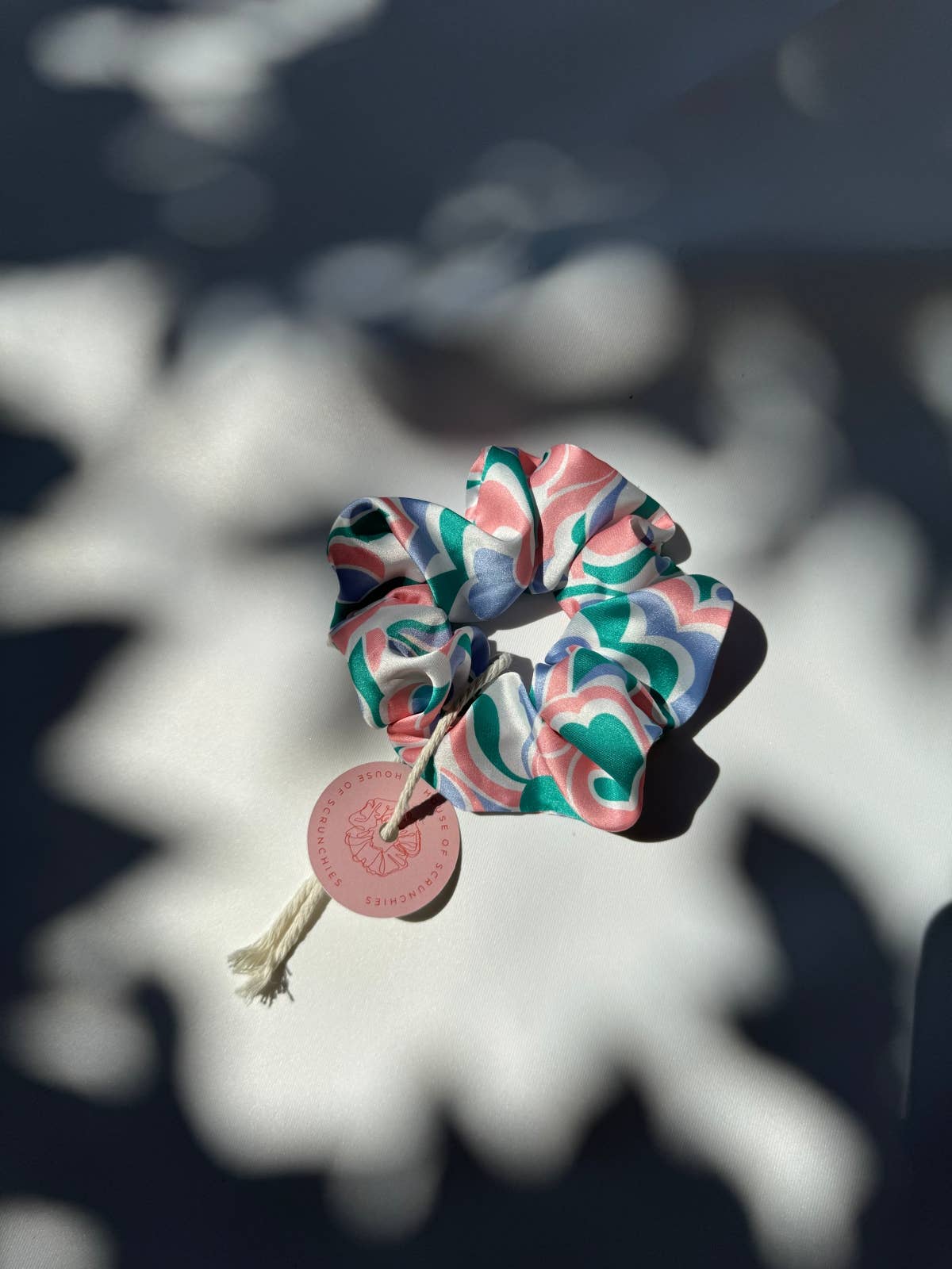 Scrunchie - Hellblau/ Rosa/ Grün Satin Blumen - Recycelt