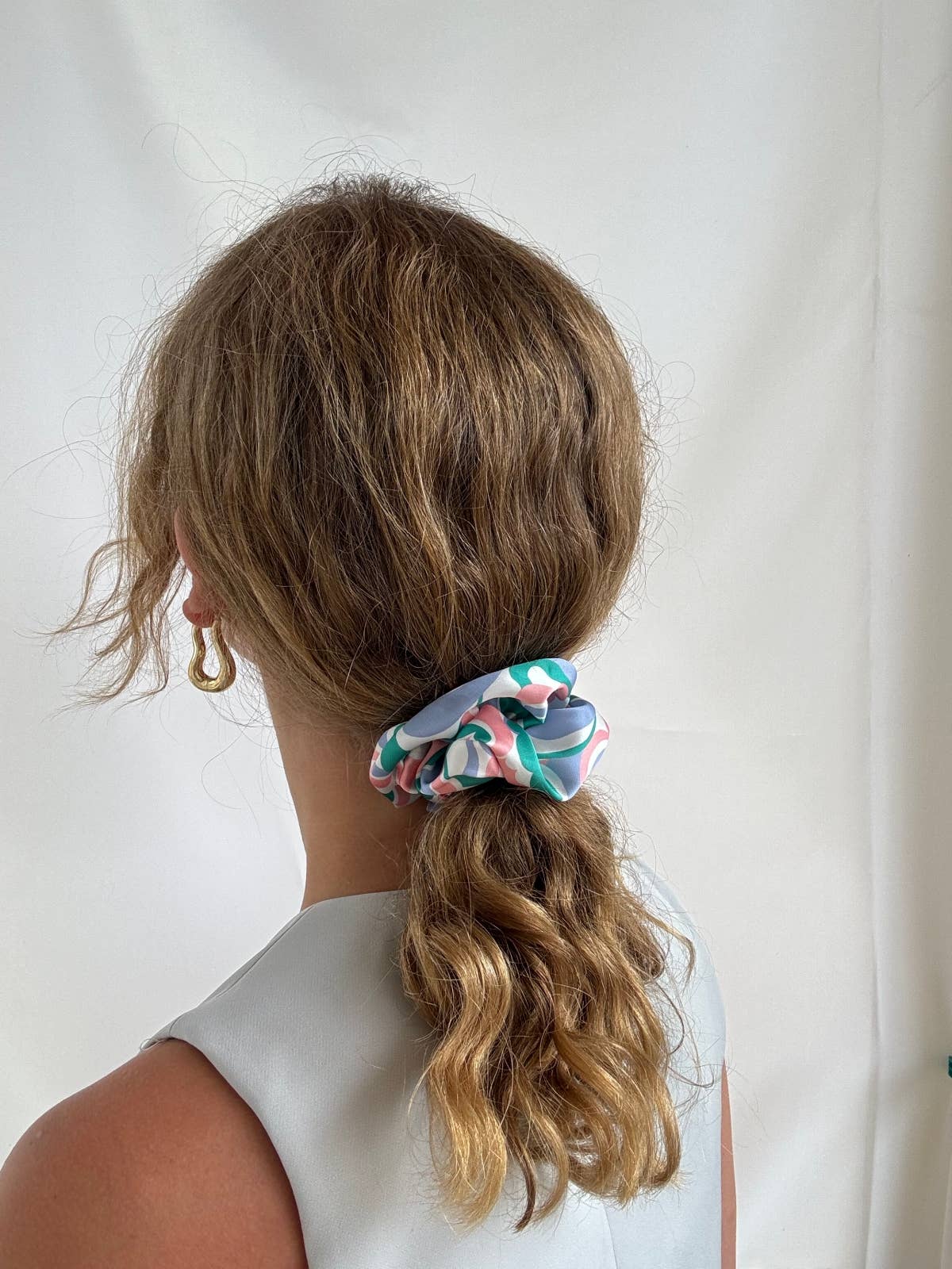 Scrunchie - Hellblau/ Rosa/ Grün Satin Blumen - Recycelt