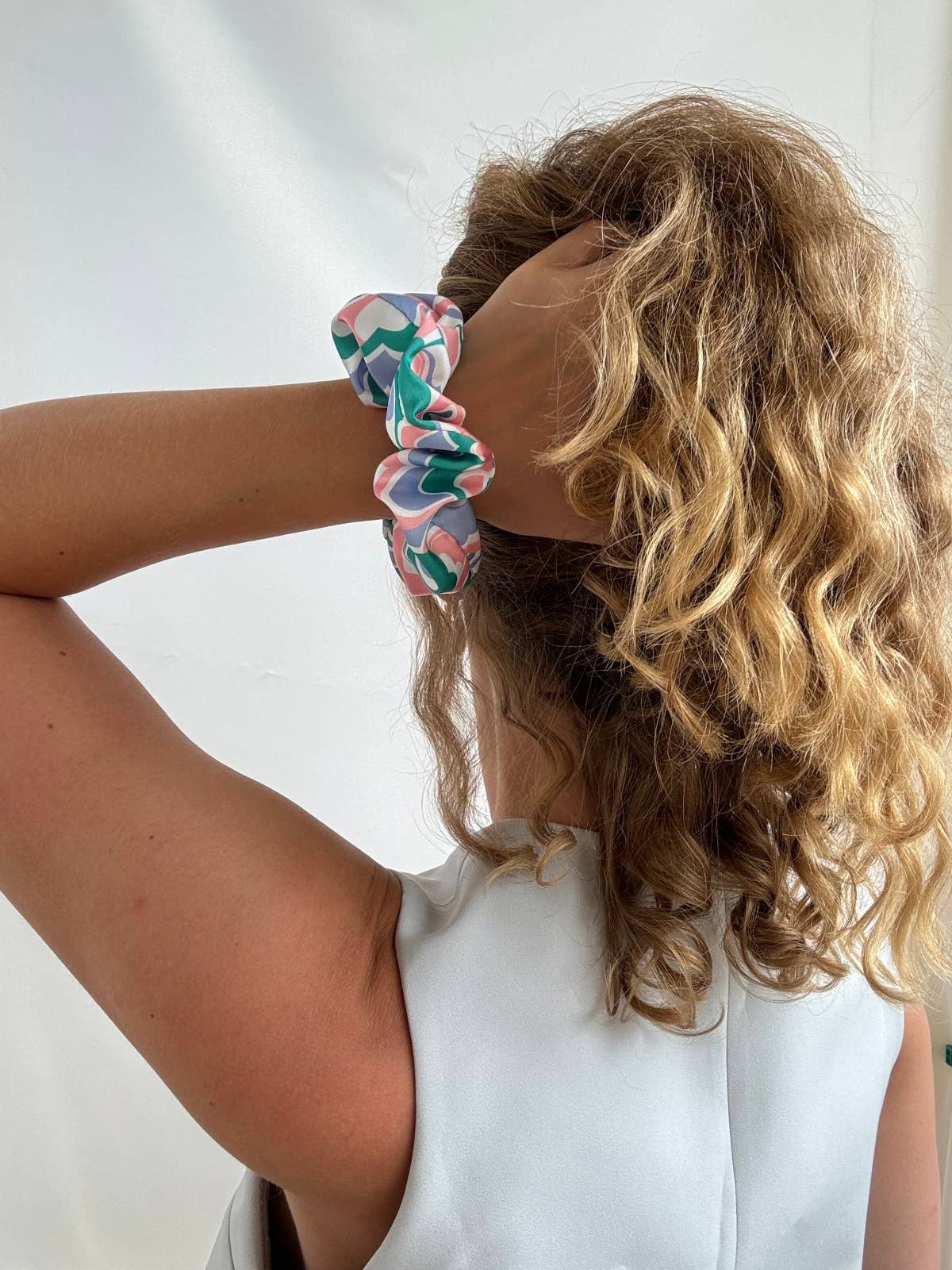 Scrunchie - Hellblau/ Rosa/ Grün Satin Blumen - Recycelt