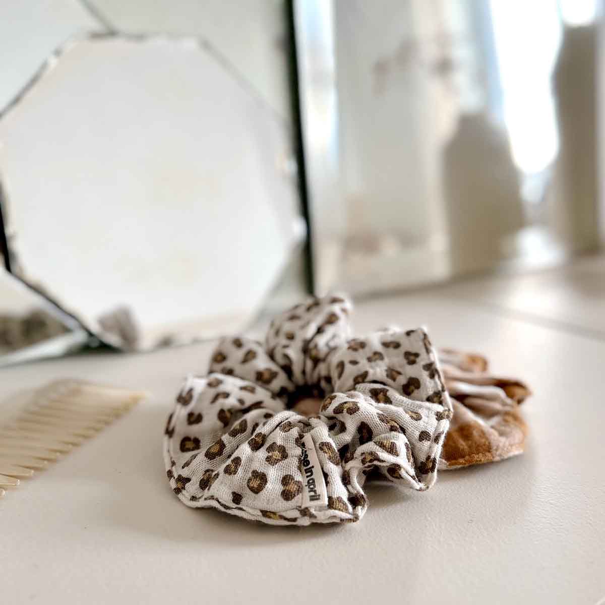 Mini Leo-Print Haargummi Greige
