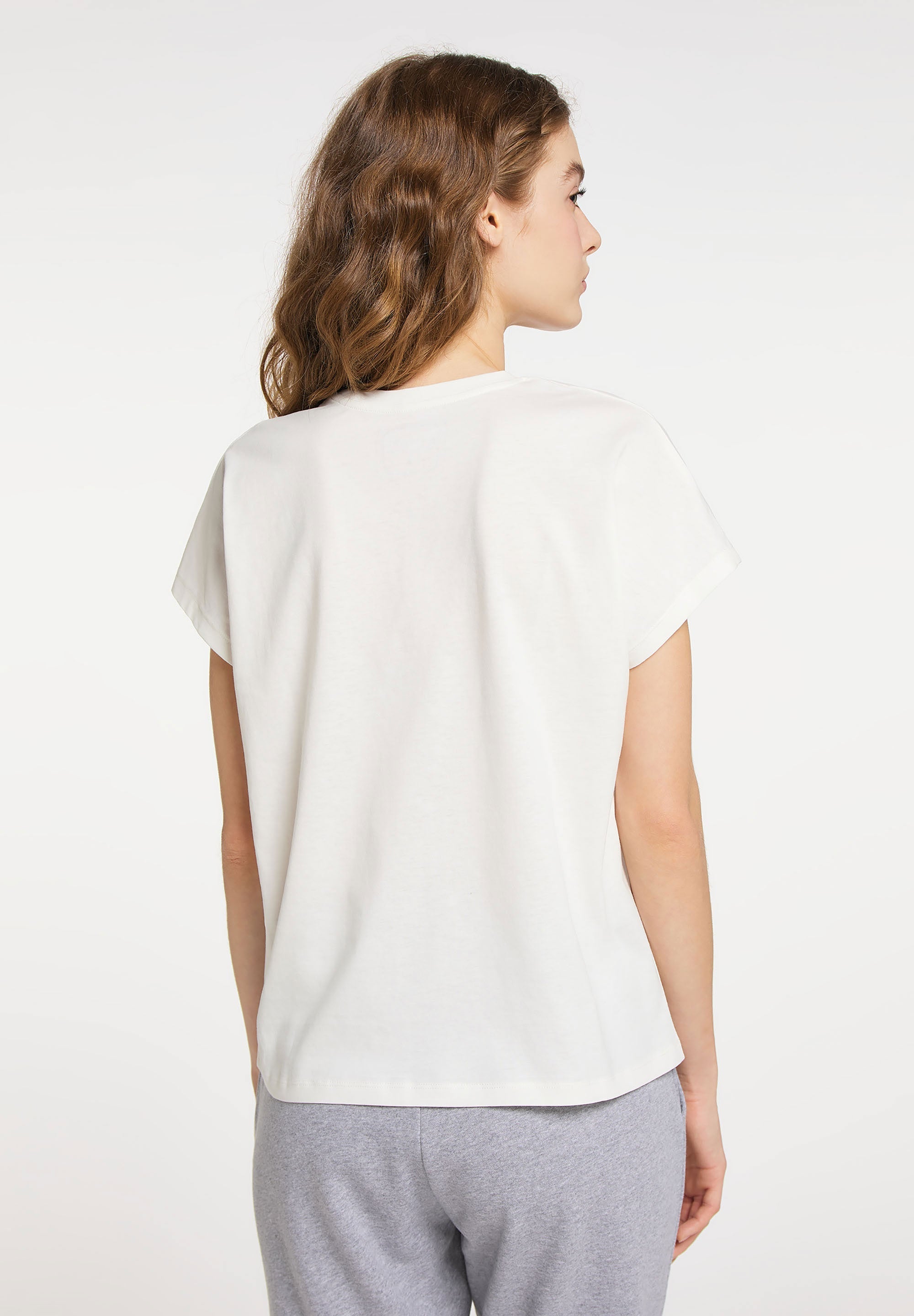 VACANT TEE