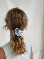 Scrunchie - Hellblau/ Rosa/ Grün Satin Blumen - Recycelt
